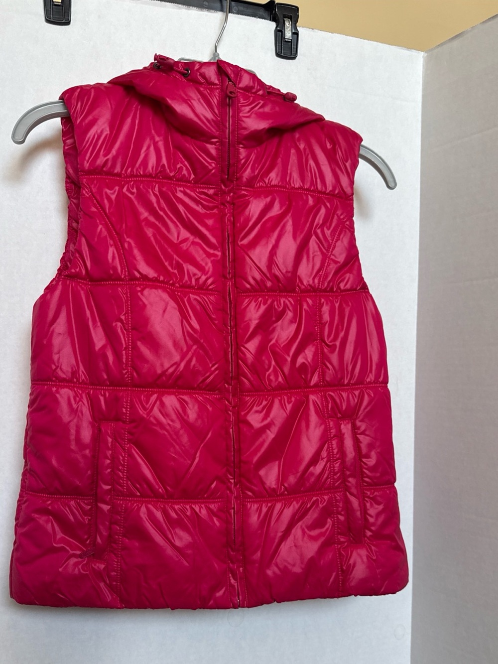 Uniqlo Big Kids Women’s Petite Puffer Vest Hot Pink Fuchsia Size Small EUC
